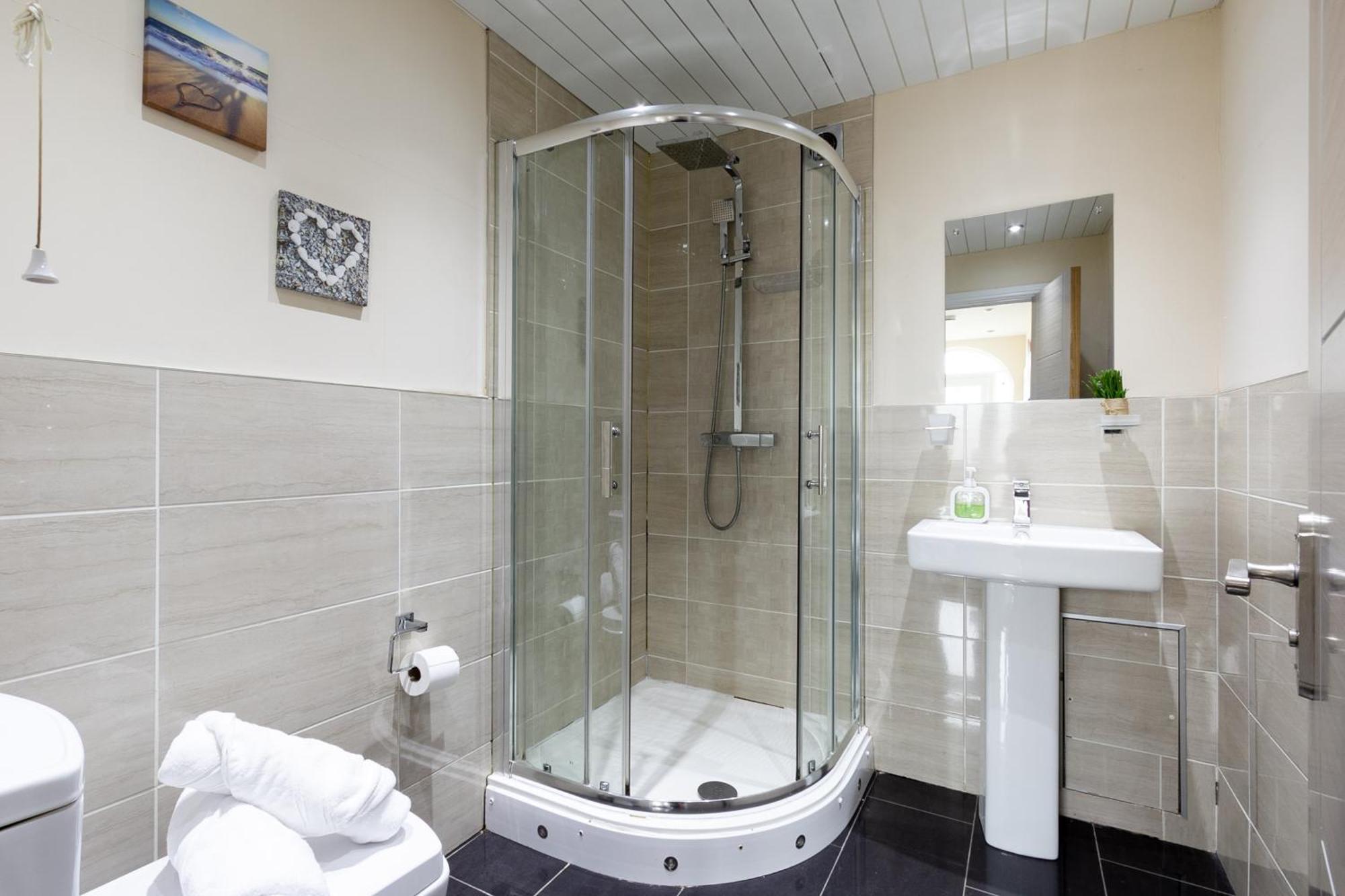 Апартаменты Bathway House - Free Secured Parking And Wifi Ковентри Экстерьер фото