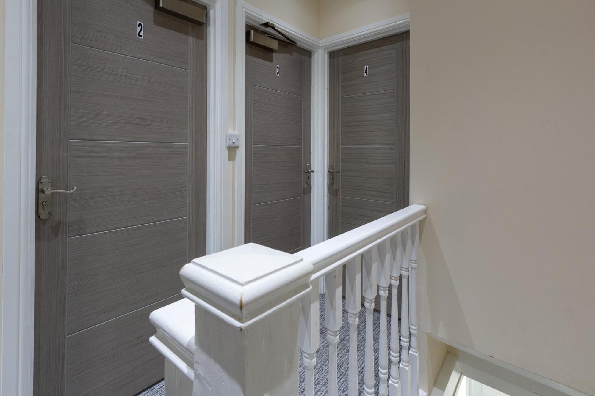 Апартаменты Bathway House - Free Secured Parking And Wifi Ковентри Экстерьер фото